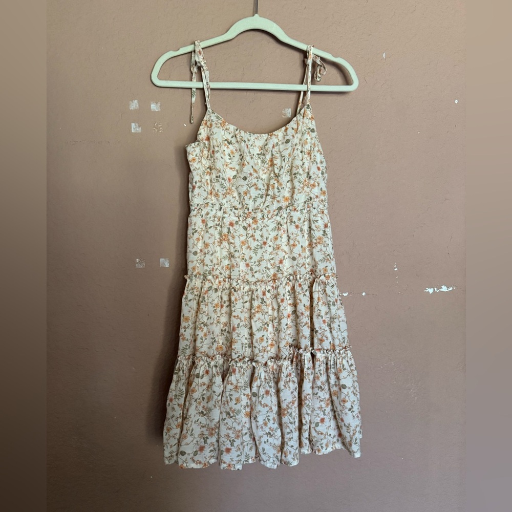 Chic Floral Mini Dress in Cream